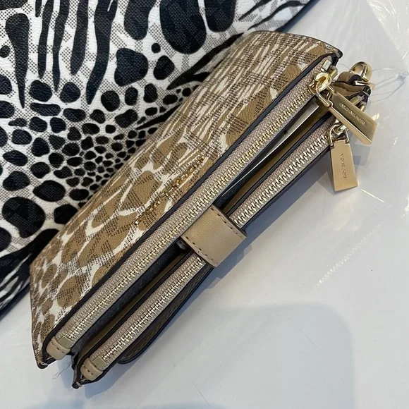 MICHAEL KORS LARGE DOUBLE ZIP WRISTLET WALLET PHONE CASE CLUTCH 
Camel Multi - Picture 5 of 16